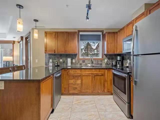 Sunny Tranquil Woods Turret In Falcon Crest Lodge แคนมอร์ ภายนอก รูปภาพ