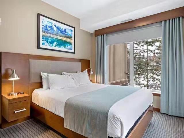 Sunny Tranquil Woods Turret In Falcon Crest Lodge แคนมอร์ ภายนอก รูปภาพ