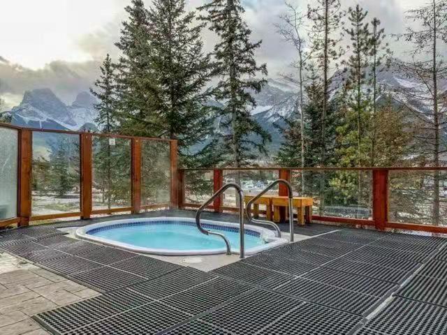 Sunny Tranquil Woods Turret In Falcon Crest Lodge แคนมอร์ ภายนอก รูปภาพ