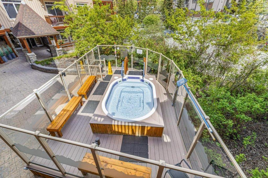 Sunny Tranquil Woods Turret In Falcon Crest Lodge แคนมอร์ ภายนอก รูปภาพ
