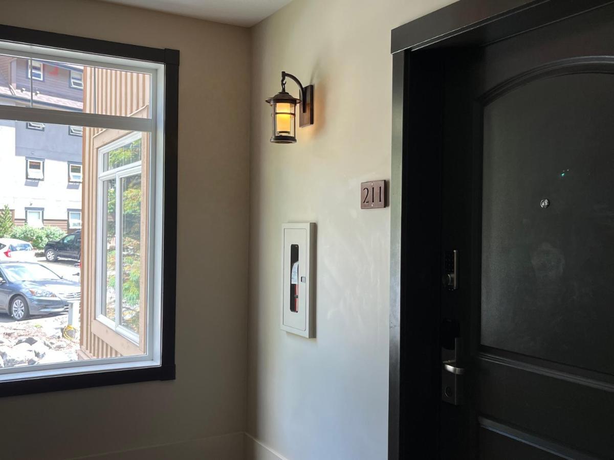 Sunny Tranquil Woods Turret In Falcon Crest Lodge แคนมอร์ ภายนอก รูปภาพ